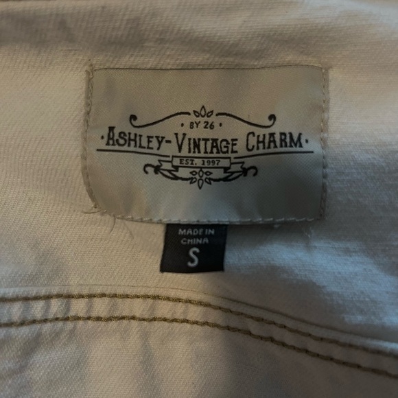 ashley vintage charm white cropped denim jacket - Picture 2 of 2